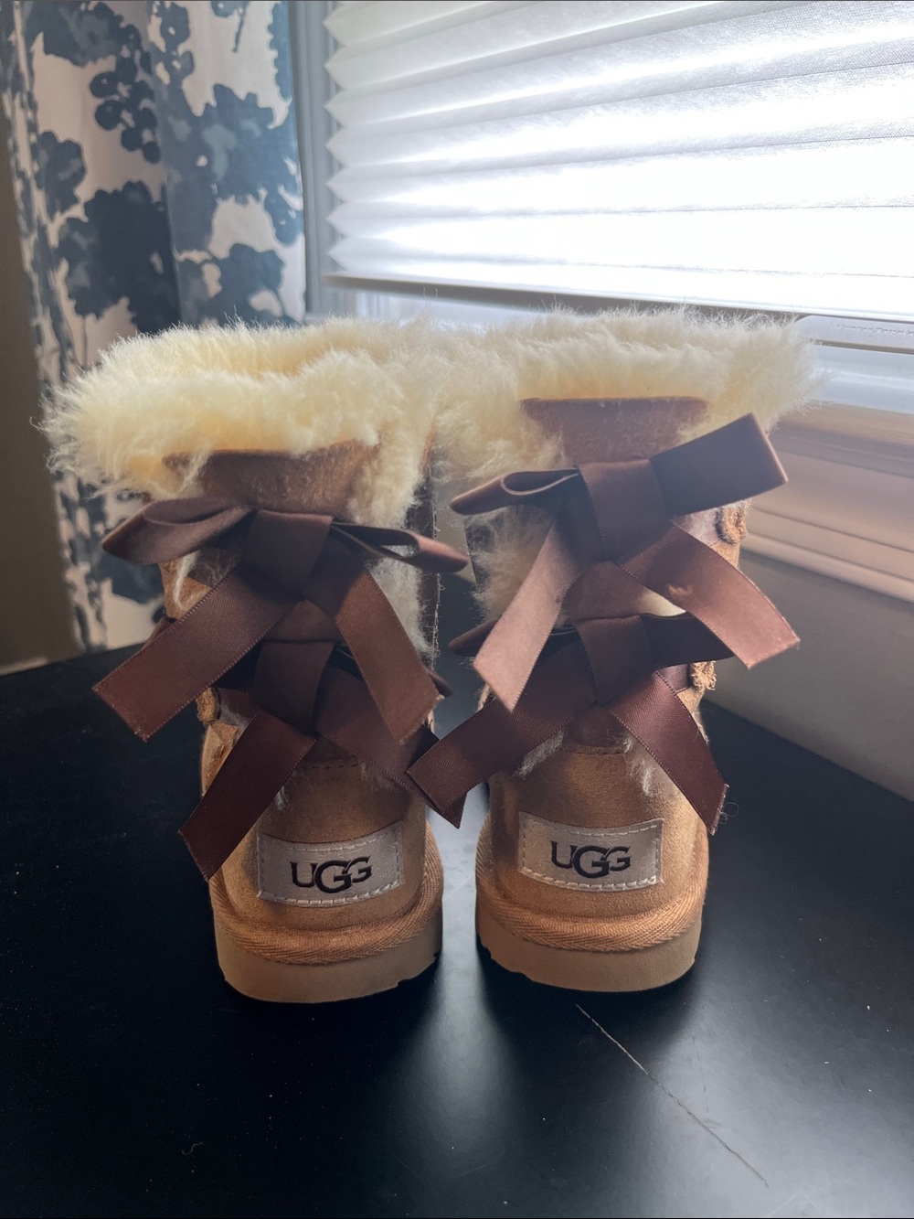 UGG Kids Bailey Bootie Chestnut Suede Shearling